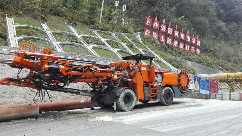 宝运莱工程装备三臂凿岩台车顺遂抵达黔张常铁路武陵山隧道